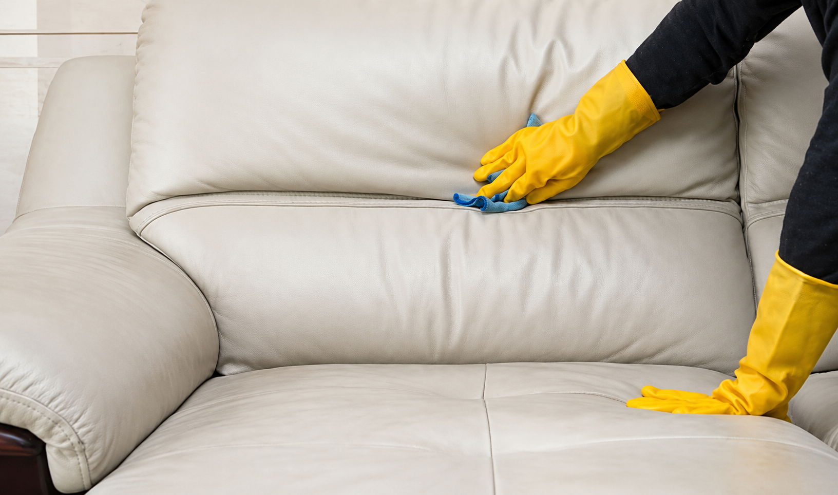 Tự giặt sofa tại nhà khi không có đủ máy móc phù hợp